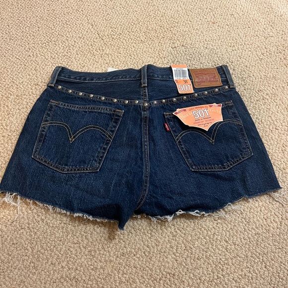 NWT Levi's high waisted studded denim shorts - Picture 3 of 3